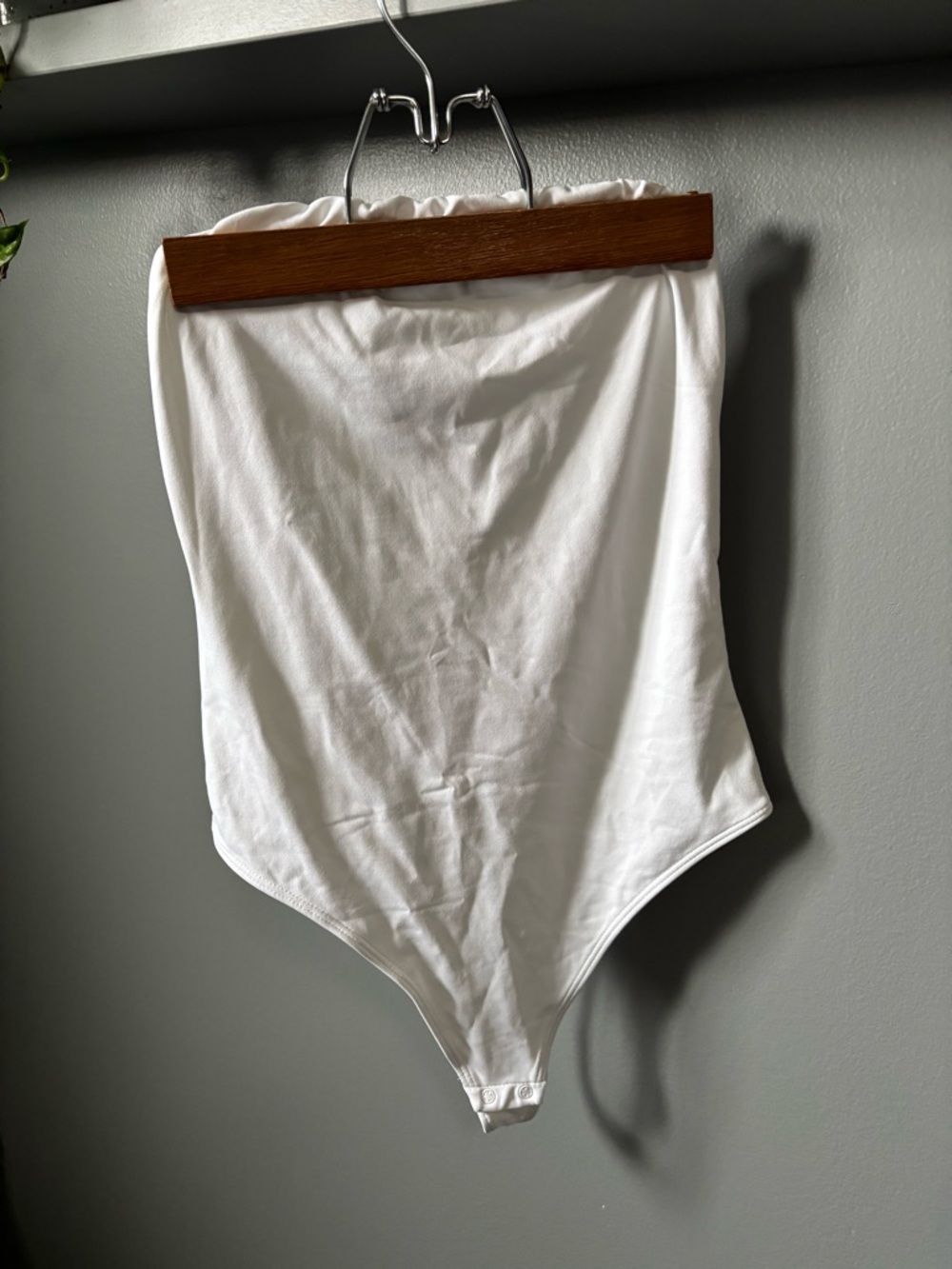 Aritzia Babaton Contour White Strapless Bodysuit